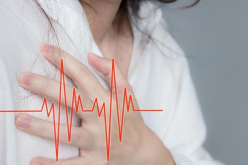 Năm triệu chứng có thể xuất hiện 1 tháng trước cơn đau tim