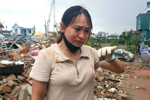Sau tiếng gió rít, vợ chồng ở Thanh Hóa bị vùi trong căn nhà đổ sập
