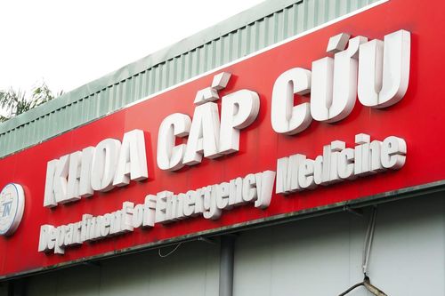 Cấp cứu nam công nhân vỡ đại tràng do bạn dùng vòi hơi cao áp xịt