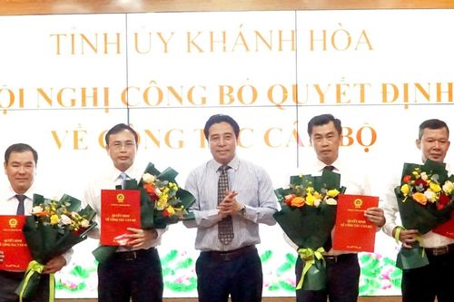Khánh Hòa công bố loạt quyết định điều động, bổ nhiệm cán bộ chủ chốt