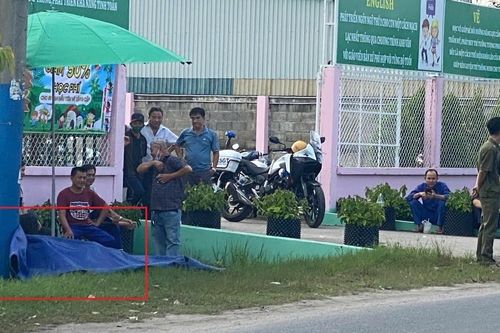 Vội mang tiền đóng viện phí cho mẹ, người phụ nữ lao xe vào cột điện tử vong