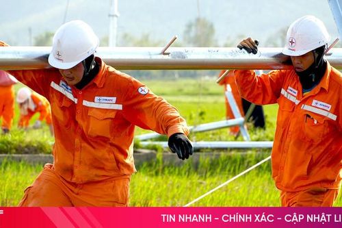 Tranh thủ từng giờ, khẩn trương nối lại dòng điện sau bão số 10