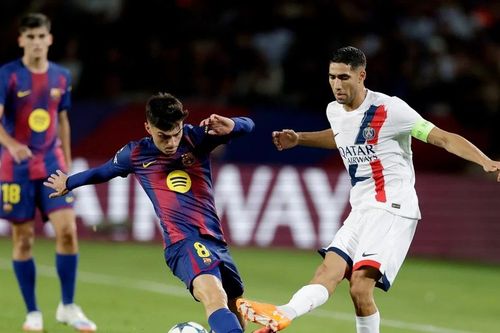 Champions League: PSG hạ Barcelona, 'đội bóng tí hon' tiếp tục gây sốc