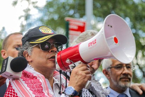 Tổng thống Colombia trục xuất toàn bộ nhà ngoại giao Israel