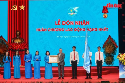 Trung ương Hội Liên hiệp Phụ nữ Việt Nam đón nhận Huân chương Lao động Hạng Nhất