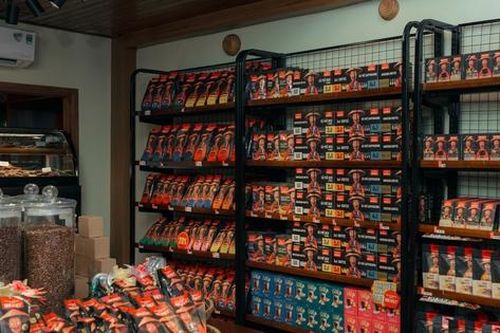 Sự trỗi dậy toàn cầu của ẩm thực Việt: Từ quán cà phê đến kệ hàng bán lẻ