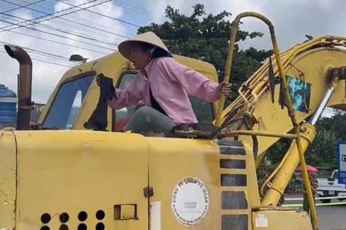 Tây Ninh: Người phụ nữ tấn công công an bị tạm giữ