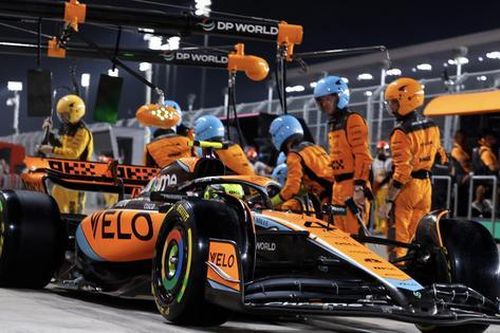 Xem lại kỷ lục thế giới - McLaren thay lốp chỉ 1,80 giây tại Qatar GP