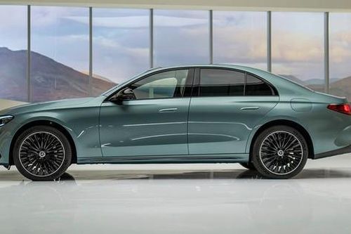E-class thế hệ thứ 6 dự kiến có 3 phiên bản, giá từ 2-3 tỷ đồng