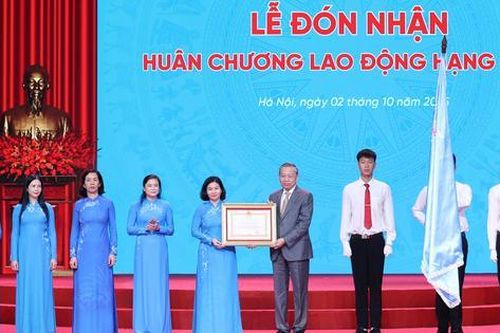 Hội Liên hiệp Phụ nữ Việt Nam đón nhận Huân chương Lao động hạng Nhất