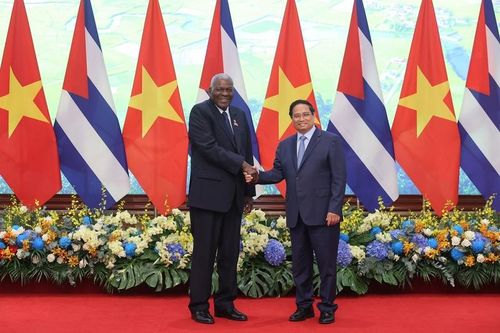 Thủ tướng chia sẻ kinh nghiệm đổi mới của Việt Nam với Cuba