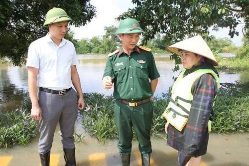 Kịp thời huy động lực lượng hỗ trợ hộ dân xã Tam Giang ứng phó lũ lụt