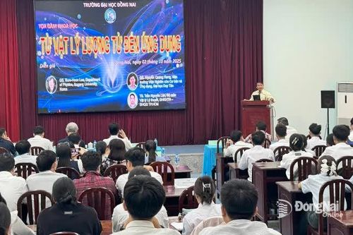 Hơn 200 nhà khoa học, giảng viên, sinh viên tham dự tọa đàm về ứng dụng vật lý lượng tử