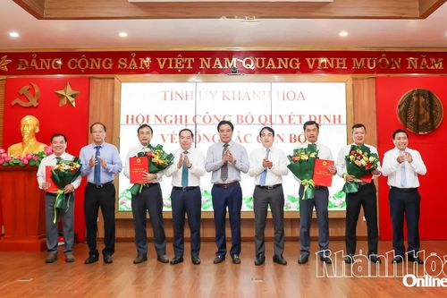 Khánh Hòa công bố quyết định về công tác cán bộ