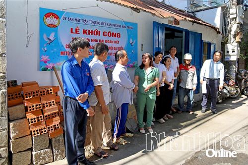 Ủy ban MTTQ Việt Nam phường Nha Trang khởi công sửa chữa 2 nhà Đại đoàn kết