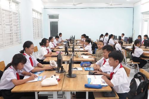 Bồi dưỡng kỹ năng số cho mọi đối tượng người dân