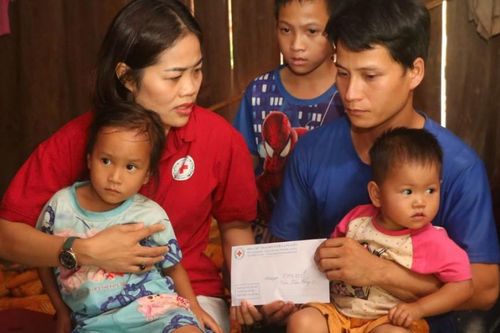 Hội Chữ thập đỏ tỉnh hỗ trợ hộ dân bị ảnh hưởng nặng do cơn bão số 10