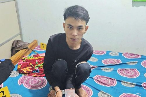 Bắt quả tang 2 đối tượng tàng trữ, sử dụng trái phép chất ma túy