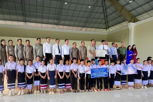 Lâm Đồng cử giáo viên sang Lào giảng dạy tiếng Việt
