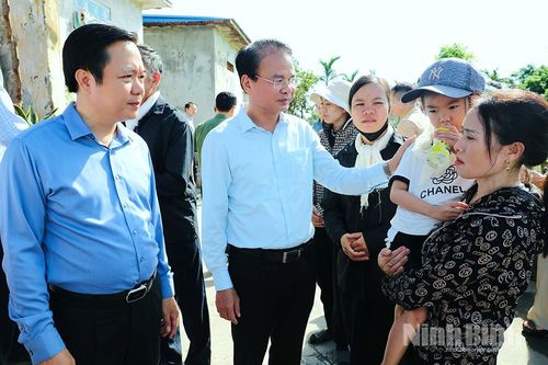 Đồng chí Bí thư Tỉnh ủy Đặng Xuân Phong thăm hỏi, động viên Nhân dân; kiểm tra công tác khắc phục hậu quả bão số 10