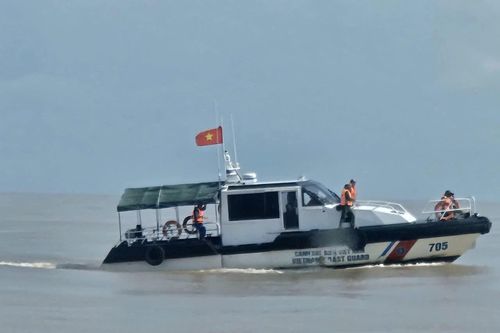 Huy động phương tiện và lực lượng tìm kiếm nạn nhân vụ đắm thuyền tại Nam Cửa Việt