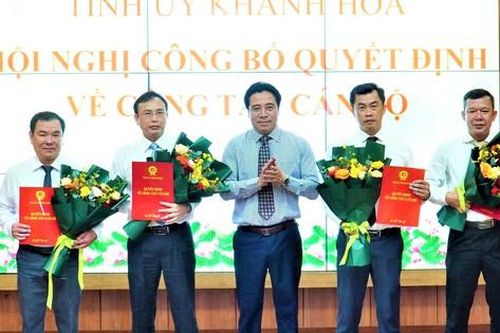 Khánh Hòa điều động, bổ nhiệm Phó giám đốc Sở Xây dựng và lãnh đạo sở ngành, địa phương