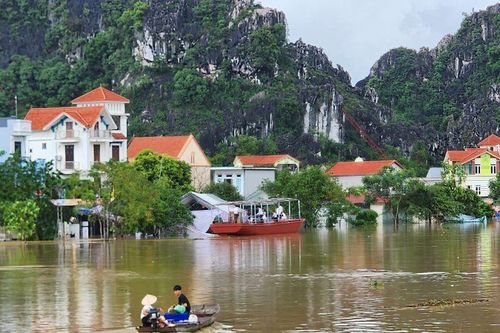 Ninh Bình: Hơn 650 hộ dân thôn Kênh Gà vẫn bị cô lập hoàn toàn sau bão số 10