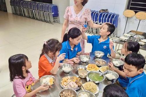 Phụ huynh bức xúc, Sở Giáo dục và Đào tạo nói các trường phải chủ động