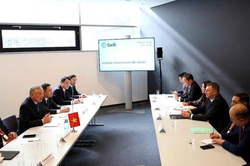 Phó Thống đốc Nguyễn Ngọc Cảnh tháp tùng Phó Thủ tướng dự Hội nghị xúc tiến đầu tư tại Frankfurt