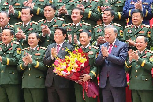 Đoàn kết xây dựng Quân đội tiến nhanh, tiến mạnh, tiến vững chắc