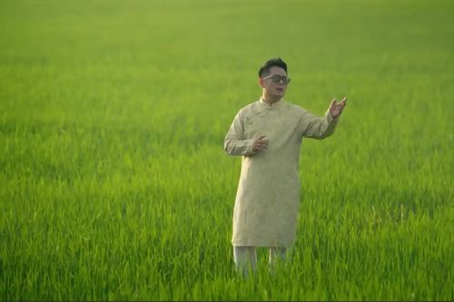 Bằng Kiều dành doanh thu 'Let's Sing Vietnam' ủng hộ đồng bào