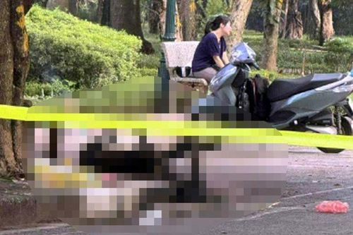 Bàng hoàng phát hiện người đàn ông tử vong trong tư thế nghi tự thiêu ở Hà Nội: Hé lộ danh tính và người phụ nữ gào khóc thảm thiết tại hiện trường