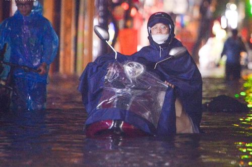 Dân mạng đua nhau kể kỷ niệm trận ngập lịch sử năm 2008 ở Hà Nội