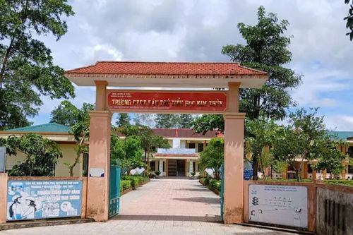 Nữ phó hiệu trưởng bị tạm đình chỉ công tác sau vụ 40 học sinh nghi ngộ độc