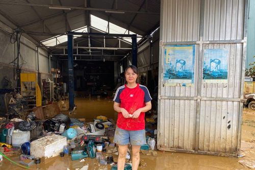 Tiền tỷ trôi theo nước lũ, nhiều hộ gia đình ở Thanh Hóa khóc ròng