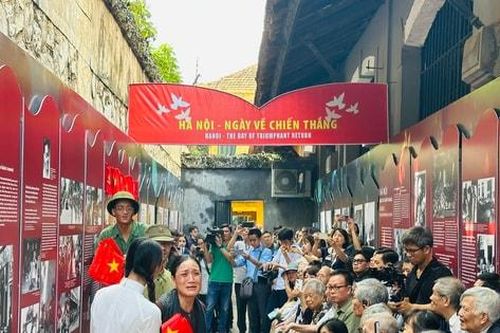 Hà Nội kiên cường, hào hoa trong 'Vang mãi khúc khải hoàn'