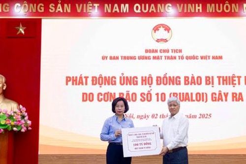 Thành phố Hà Nội hỗ trợ 100 tỷ đồng giúp đồng bào bị thiệt hại do bão số 10 (Bualoi)