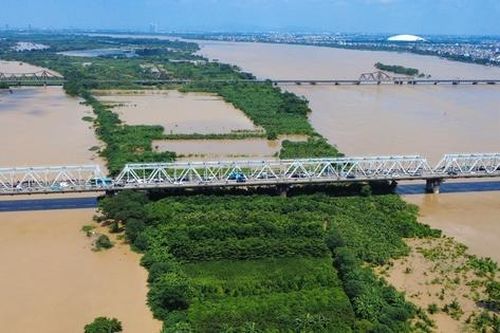 Hà Nội: Lũ sông Hồng đạt đỉnh trên báo động 1, nhiều khu vực ven sông chìm trong nước