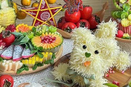 Mâm cỗ trung thu sớm đẹp xuất sắc, không ai nỡ 'phá cỗ'