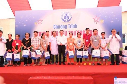 Bộ Y tế trao quà Trung thu cho bệnh nhi và trẻ mồ côi tại TP.HCM