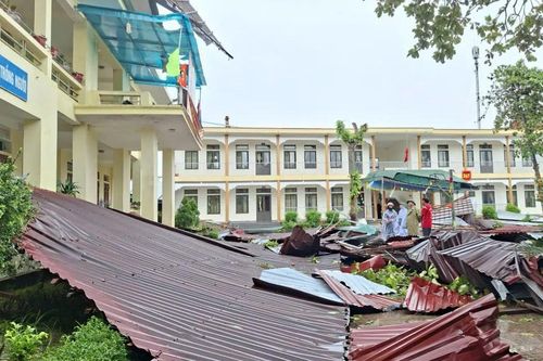 Trường học từ Huế trở ra khắc phục hậu quả bão số 10, chủ động ứng phó bão số 11
