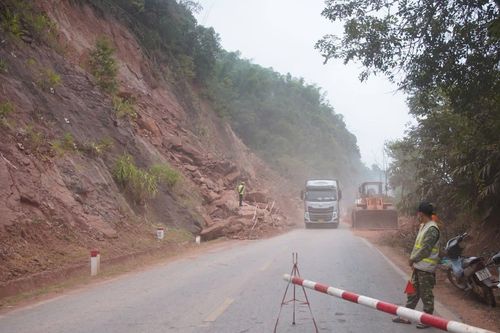 Đề xuất công bố tình huống khẩn cấp về thiên tai trên quốc lộ 6 đoạn qua Phú Thọ
