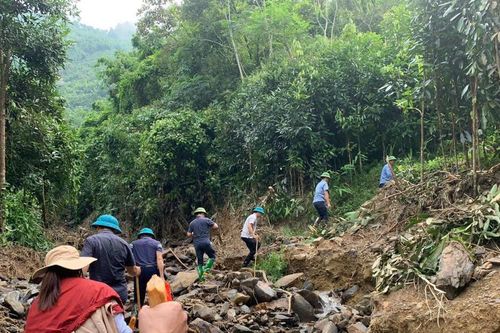 Giữa lũ dữ, sáng tình người Mặt trận