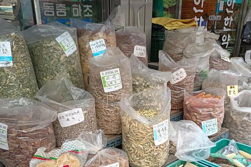 Bùng nổ thị trường thuốc giải rượu truyền thống tại Hàn Quốc