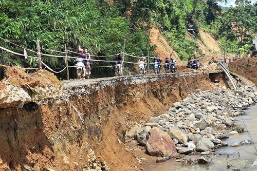 Thanh Hóa: Khẩn trương khắc phục các tuyến giao thông bị thiệt hại sau bão số 10