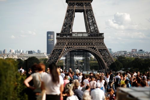Tháp Eiffel lại đóng cửa