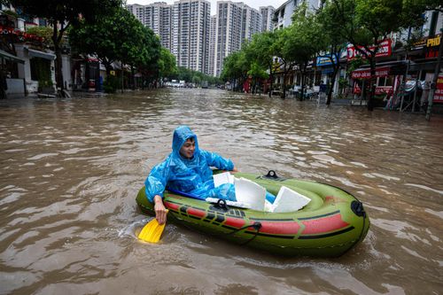 Một trường ở TP.HCM trích 7 tỷ đồng để hỗ trợ sinh viên vùng bão lũ