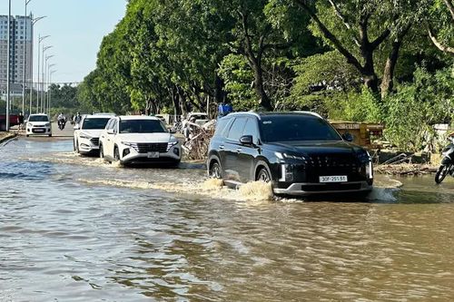 Đường 70 chìm trong biển nước: người dân khổ sở đi lại, sinh hoạt đảo lộn