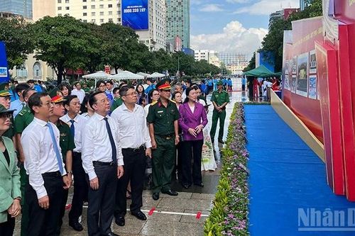 Khai mạc triển lãm ảnh chào mừng Đại hội Đại biểu Đảng bộ Thành phố Hồ Chí Minh lần thứ I