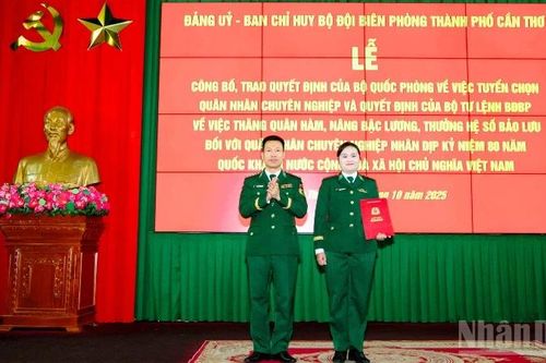 Cần Thơ trao quyết định nâng lương, thăng quân hàm cho 122 quân nhân chuyên nghiệp